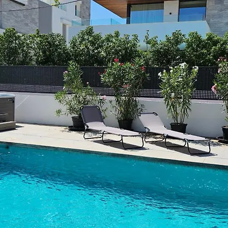 6 Bedrooms New Luxury With Private Pool And Jacuzzi