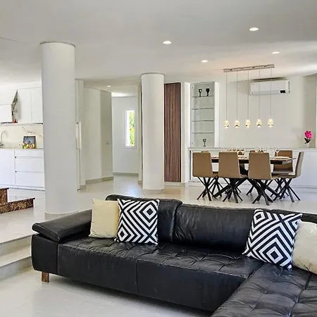 6 Bedrooms New Luxury With Private Pool And Jacuzzi *